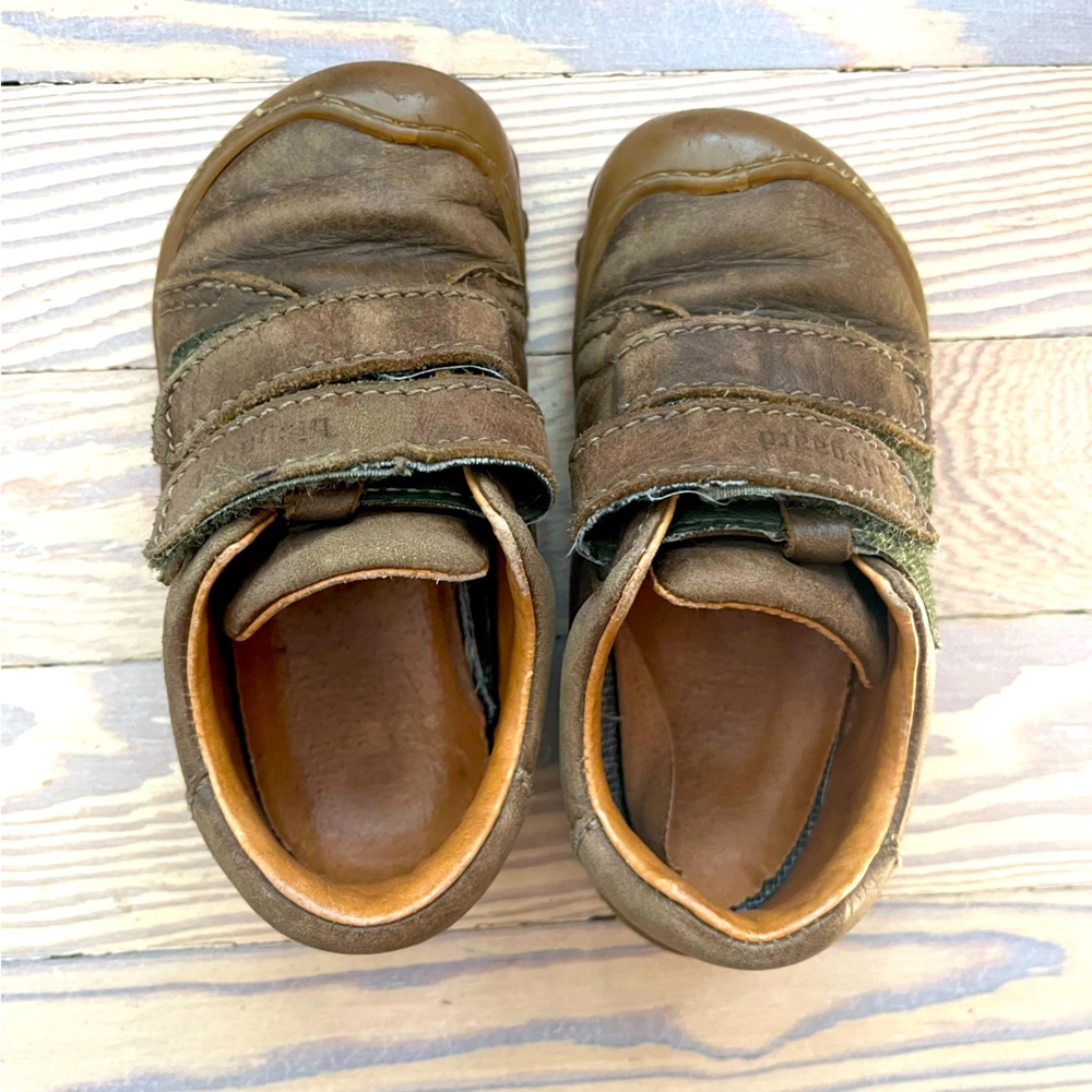 Bisgaard size 23 leather velcro shoes